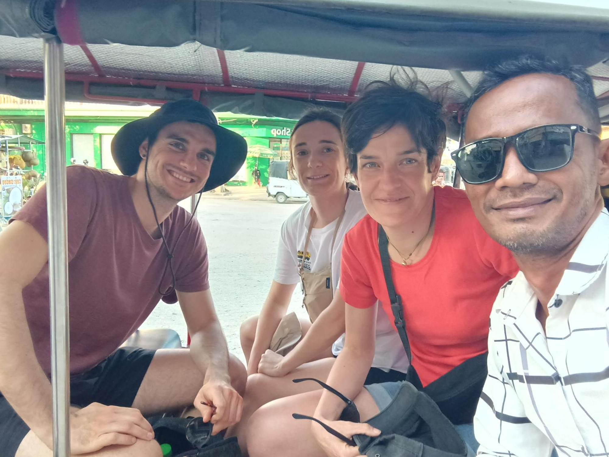 Family Batcave Homestay 马德望 外观 照片