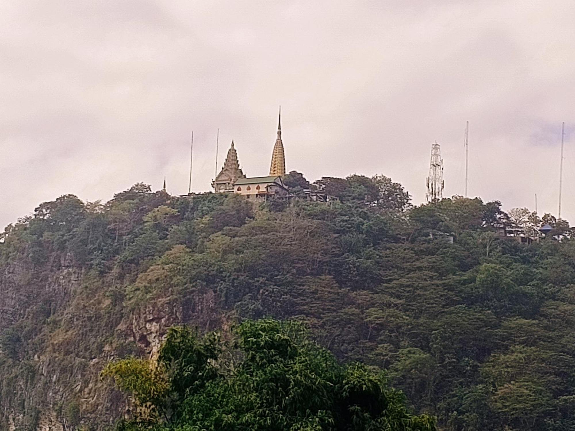 Family Batcave Homestay 马德望 外观 照片